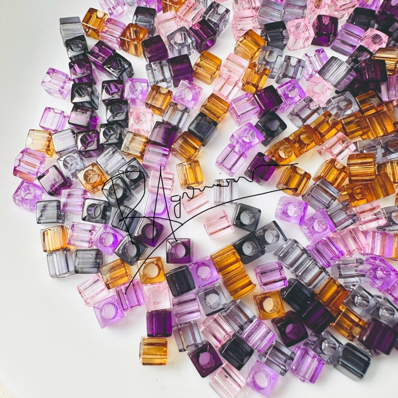 Manik Manik Kotak Bening akrilik (25g)