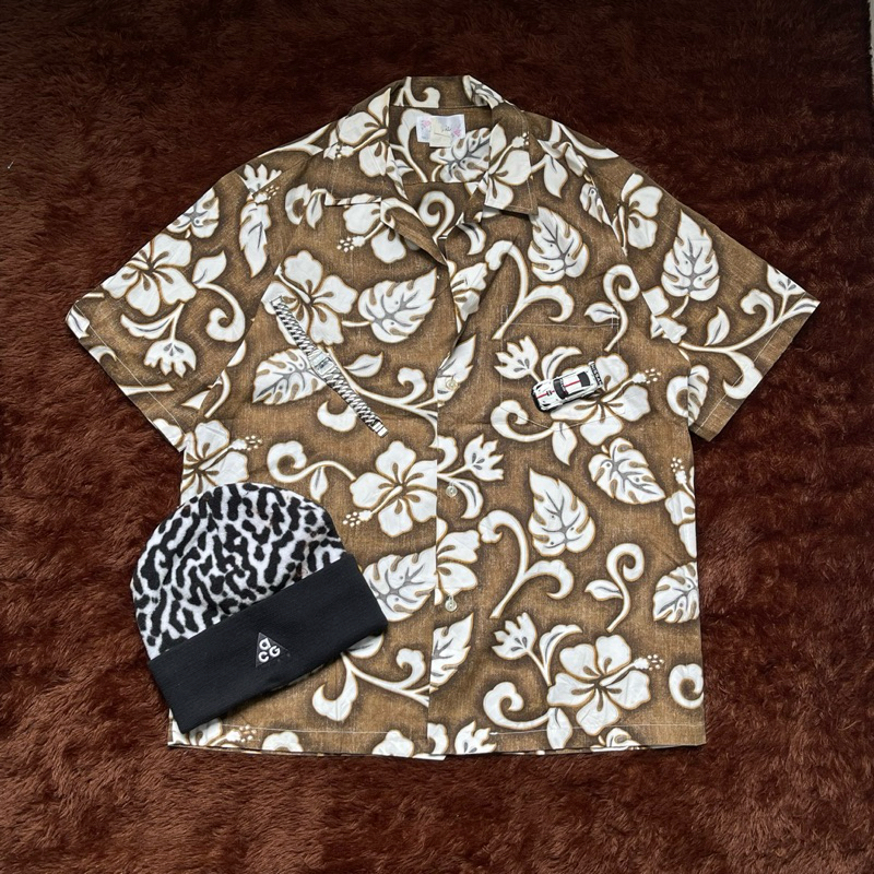 Vintage 80s Howie Original from Hawaii USA Floral Pattern Summer Shirt