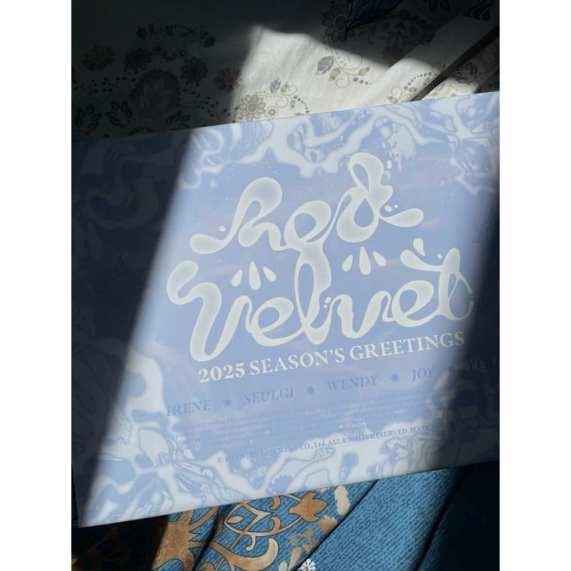 

box kardus season greetings 2025 red velvet