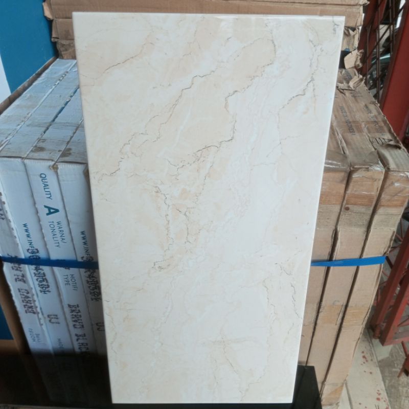 Keramik D'marbella crema ukuran 30x60 roman