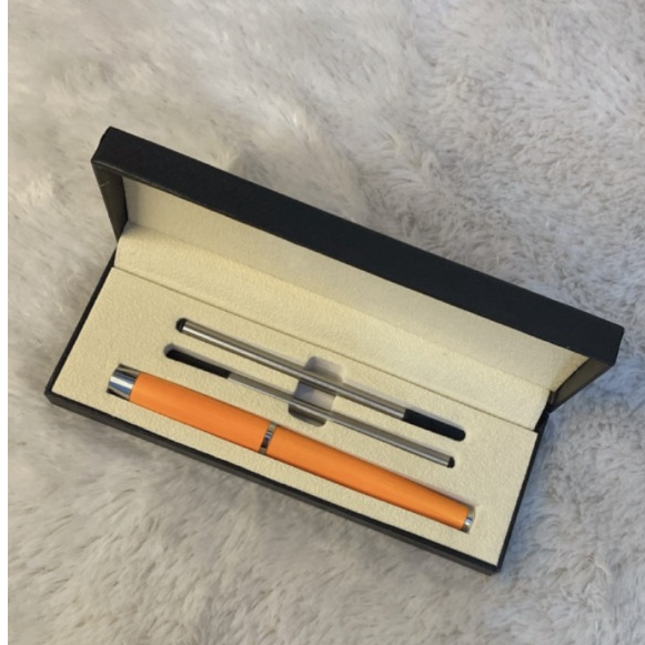 

1 Box Hampers Bolpoin dan Isinya