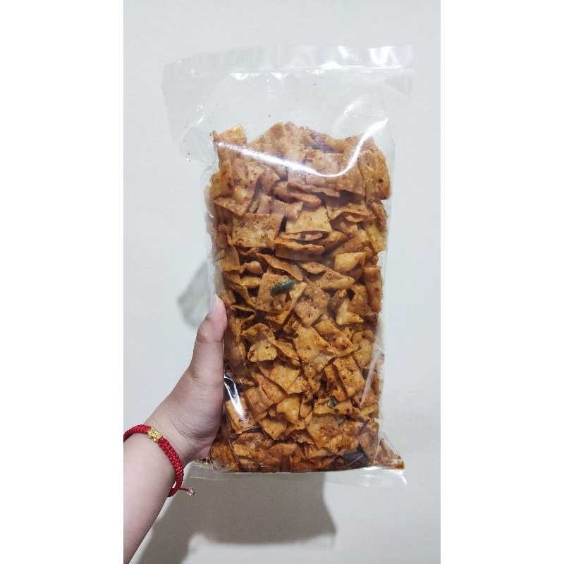 

Keripik Pangsit PEDAS DAUN JERUK 500gr