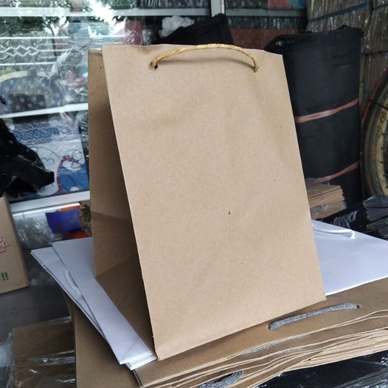 

paperbag sovenir coklat (16×16×20) isi 12 pc