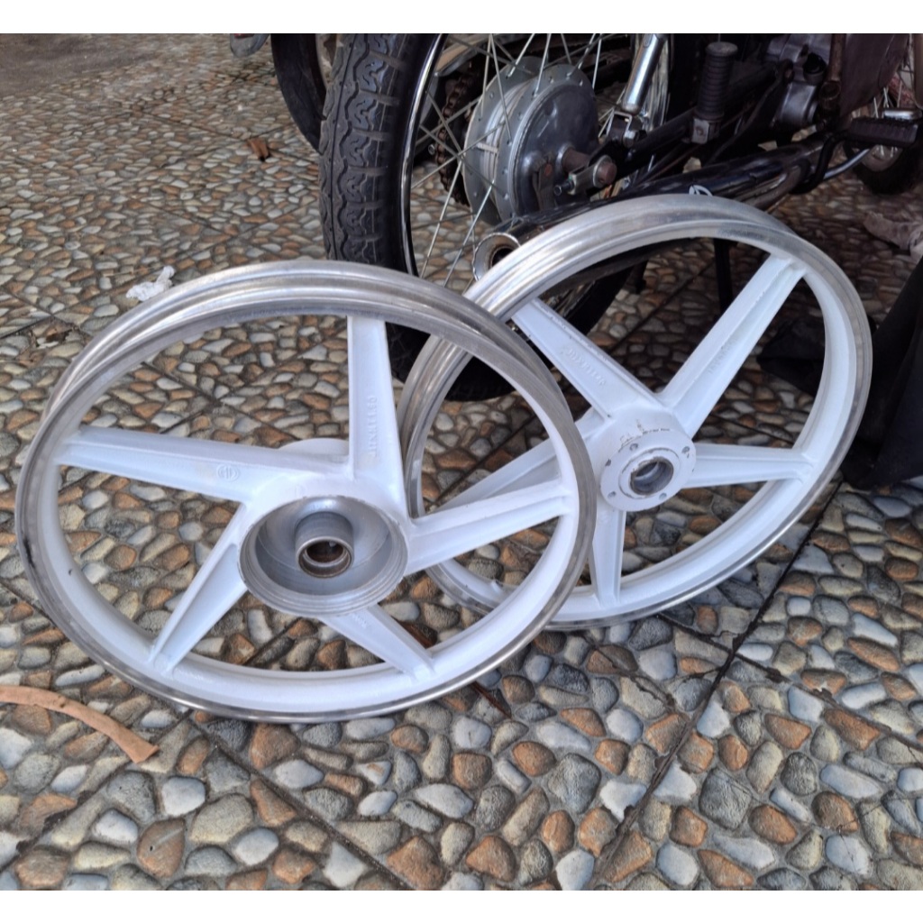 Velg palang 5 jupiter z vega r fiz r merek morodadi baru stok lama (bahan kulit jeruk)