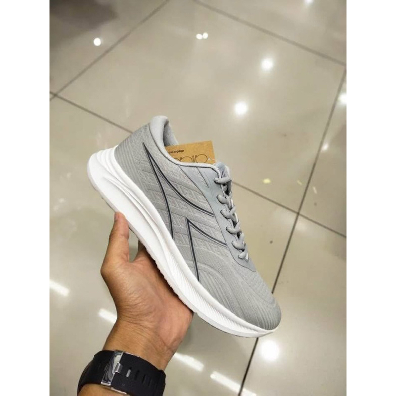 Diadora sepatu running pria original
