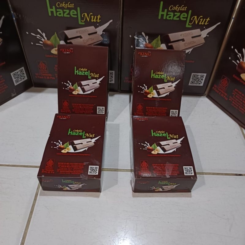 

Cokelat Kacang Hazelnut d'King 1 Dus isi 4 Pak