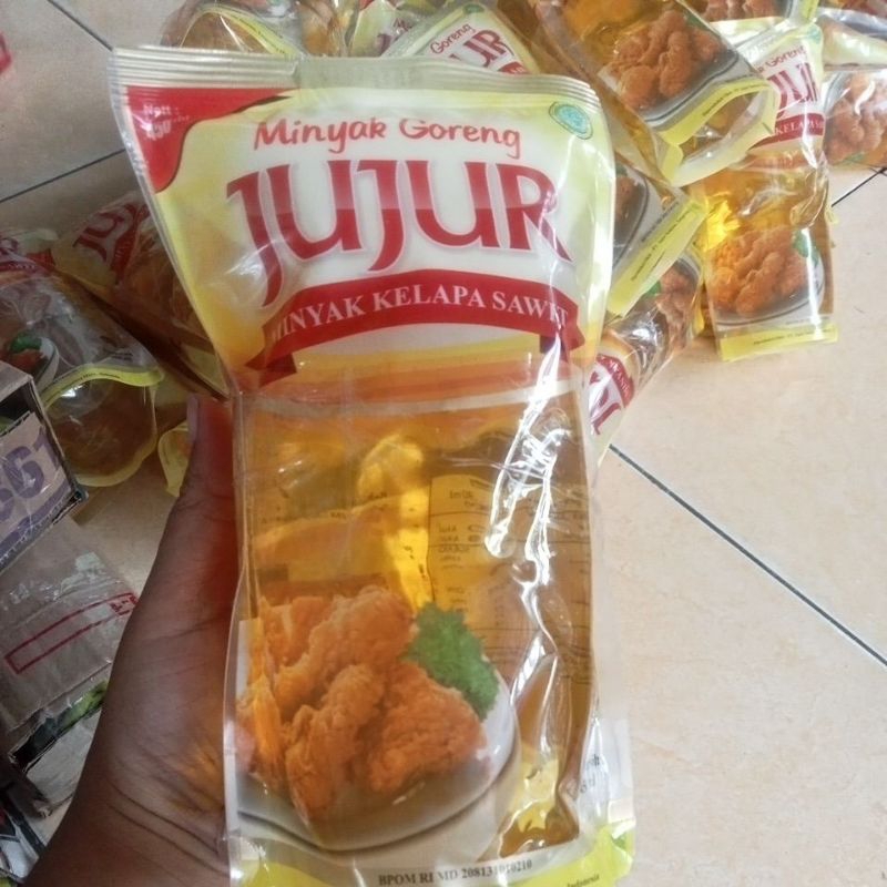 

Paket 2 minyak goreng kemasan pouch 450ml