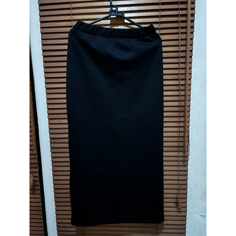 preloved rok span hitam