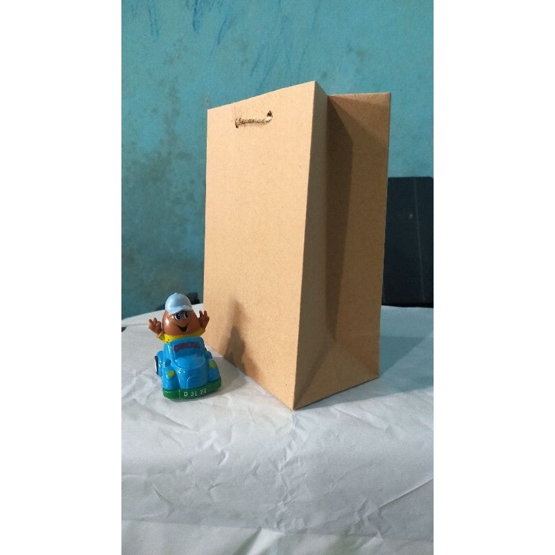 

Paperbag coklat size 11x6x16cm