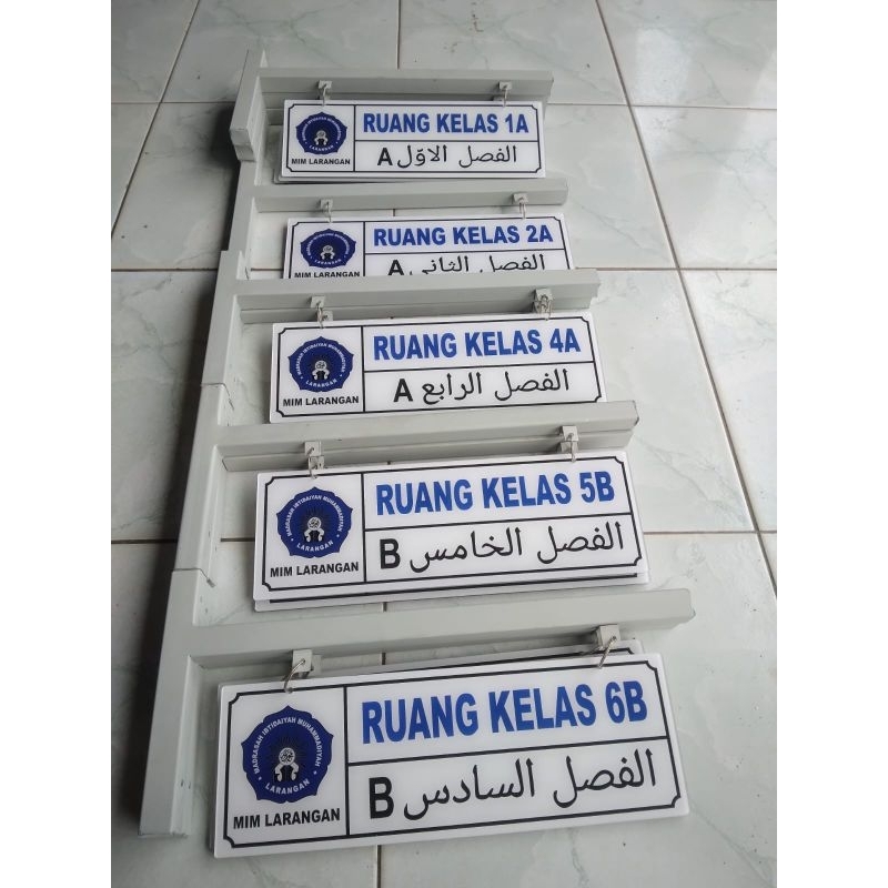

petunjuk ruang akrilik