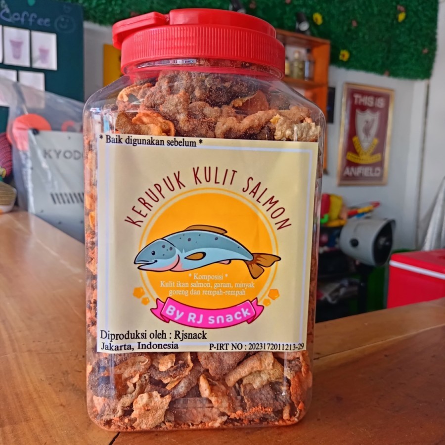 

Kerupuk Kulit Ikan Salmon Cemilan Crunchy Varian Rasa Spicy Kemasan Toples Double Jumbo