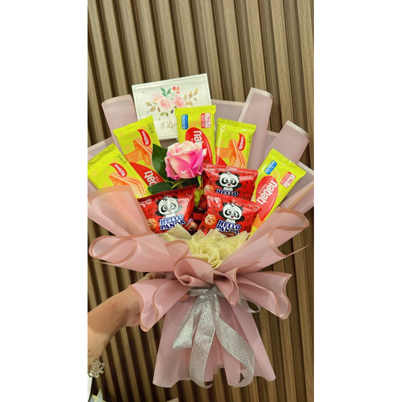 

Buket Handbouquet Snack Murah Cantik Ready