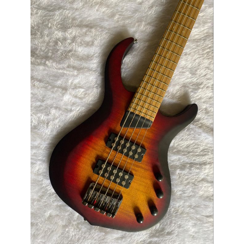 Bass Marcus Miller Original Body Neck