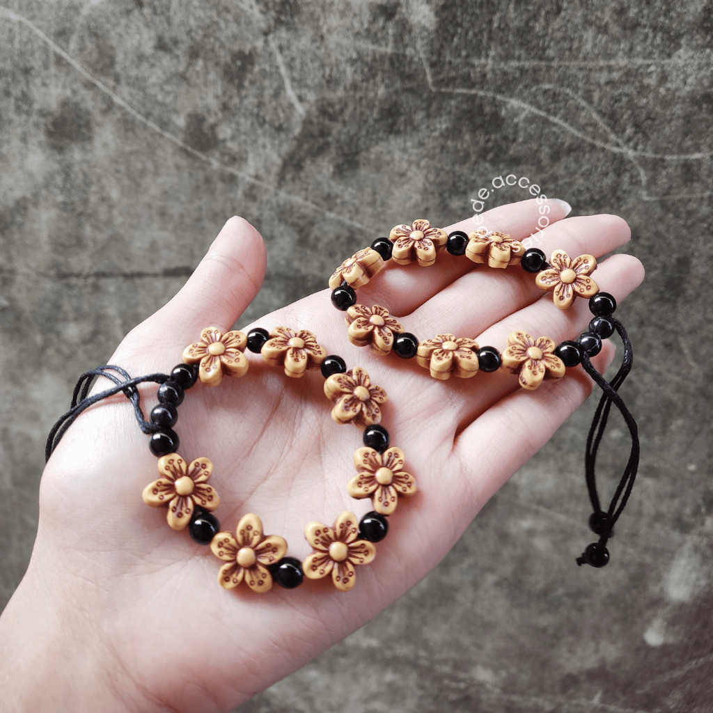 Gelang Bunga Manik Classic Warna Coklat Muda Kayu Etnik Oleh-oleh Jogja Cantik Budaya Batik