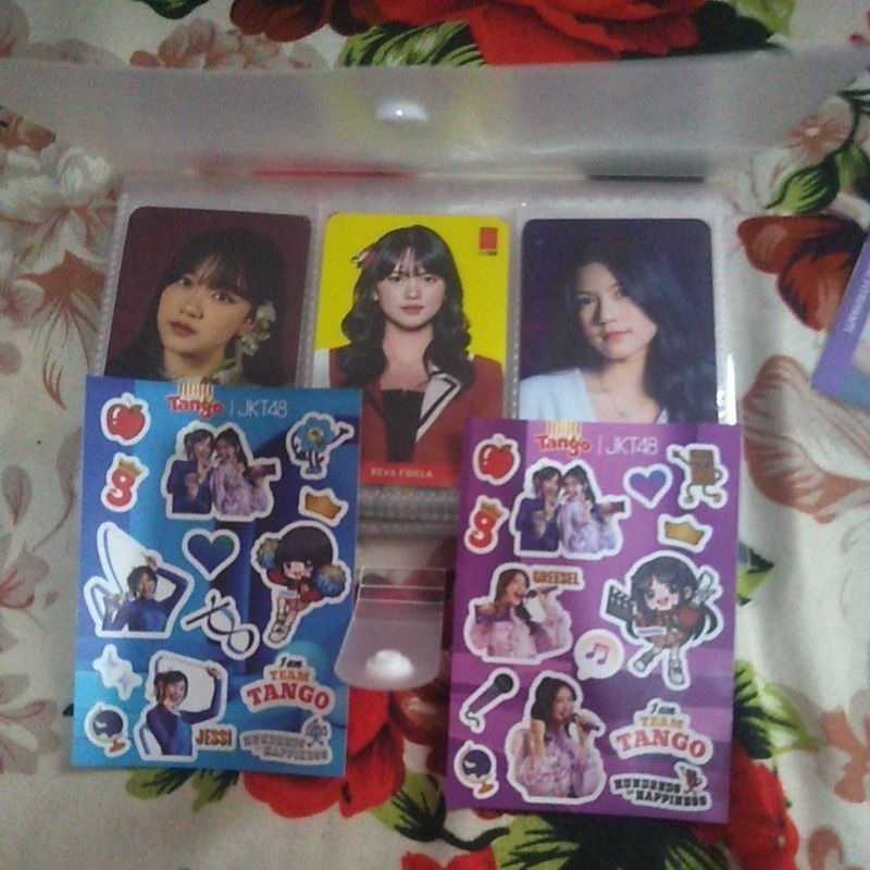

stiker pack JKT48 x tanggo