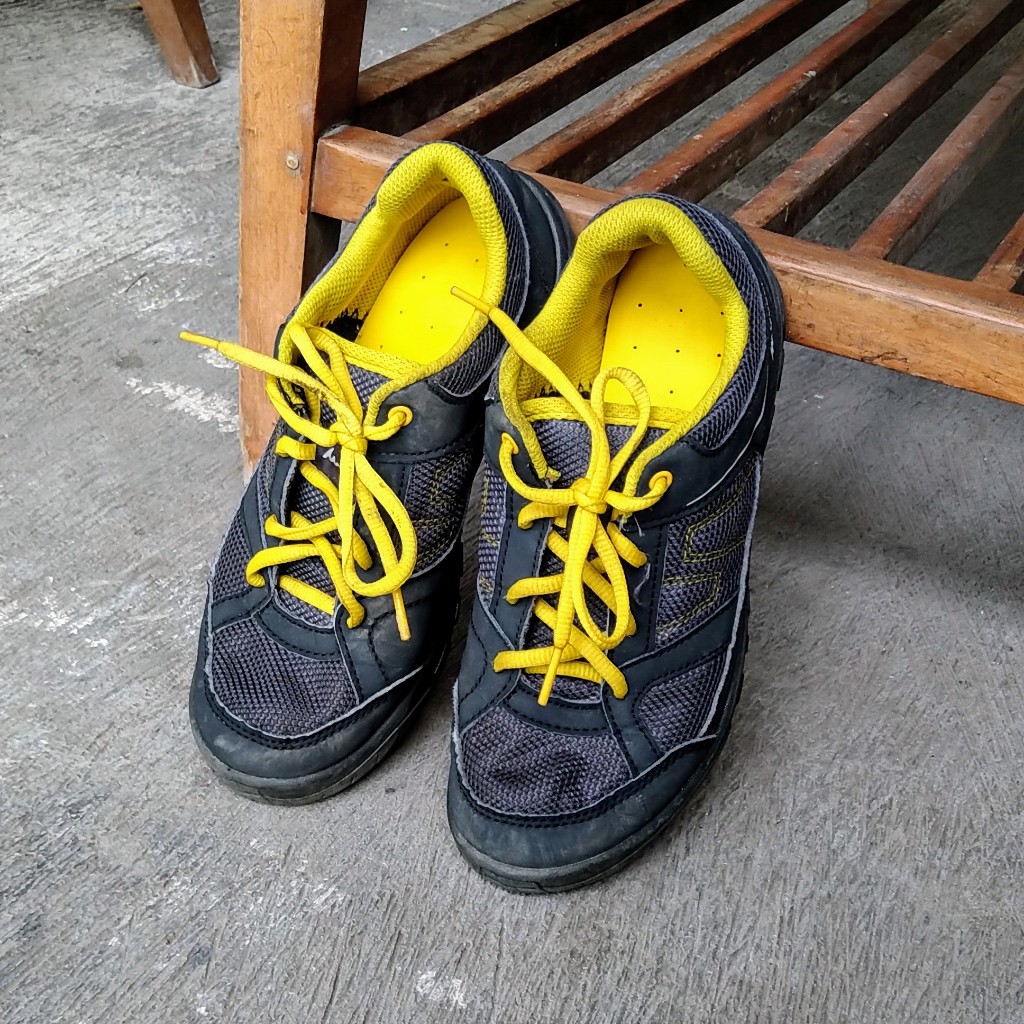 Decathlon Quechua Arpenaz 50 JR Sepatu Hiking/Gunung Anak 8-10 tahun size 34 (22.5 cm) 85% Layak Bai