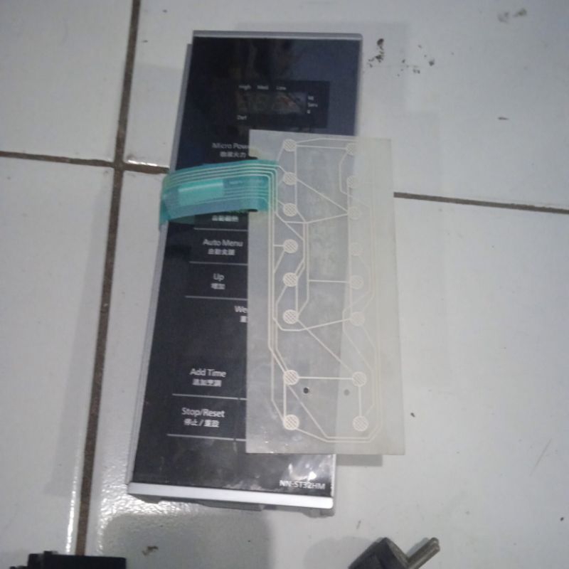 tombol membran microwave panasonik  NN ST32HM