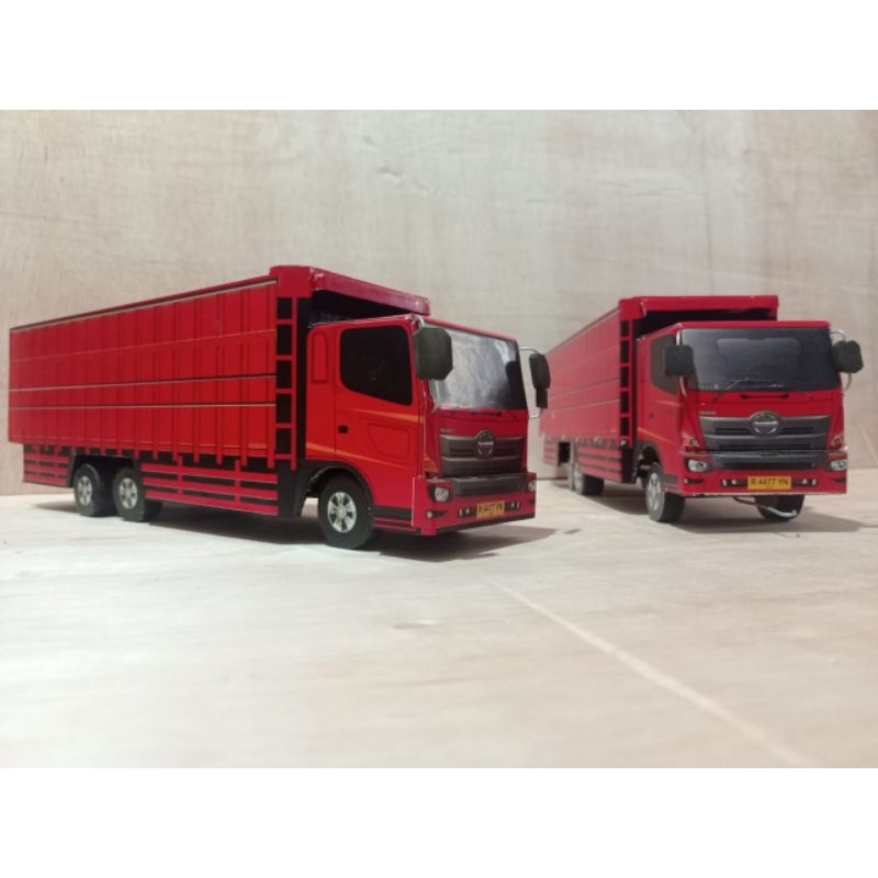 MINIATUR TRUK TRONTON HINO SUDAH FREE LAMPU DAN SUDAH OLENG TERBUAT DARI BAHAN KAYU MULTIPLEK TEBAL