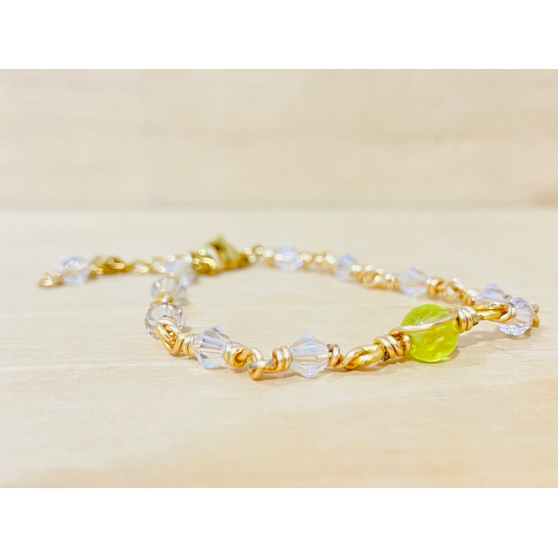 Crystal Bloom – Gelang Kristal Bening & Batu Peridot