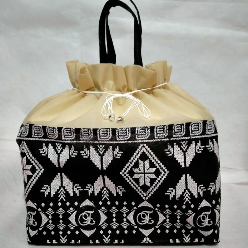 

(HARGA PER 5 Lsn / 60 PCS ) PROMO tas hajatan serut batik Nusantara 22x22 /tas spunbond 22