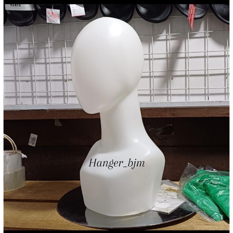 patung kepala dewasa