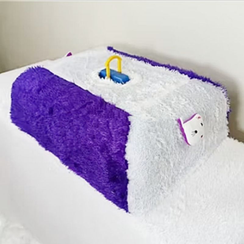 Tutup tudung saji kain rasfur kotak.