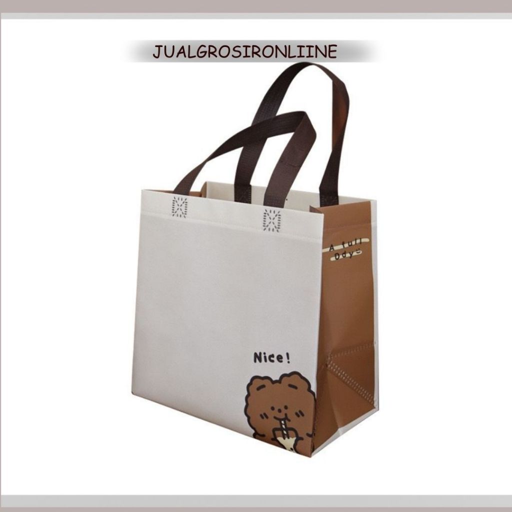 

Paper Bag Kain Tahan Panas Beruang Cute Tas Kantoong Gift Bag Sovenir Hadiah Kado