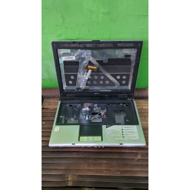 Casing bekas LaptopAcer Aspire 5580 ZRI putih
