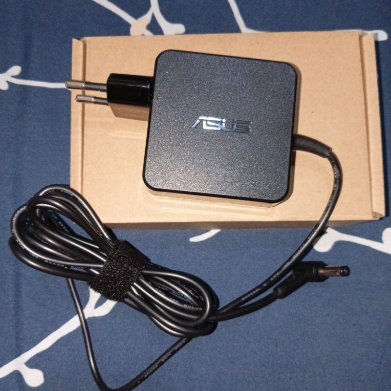 CHARGER LAPTOP ASUS/KABEL CHARGER ASUS 19 V 2.37 A 45 W MODEL AD883020 ORIGINAL