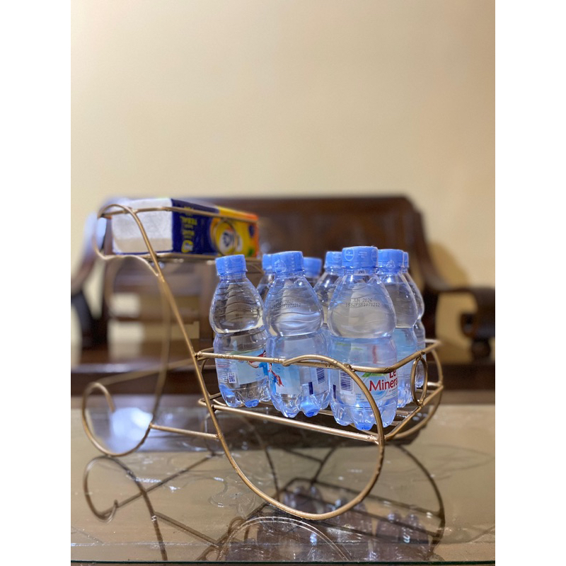 RAK ESTETIK WADAH TEMPAT MINUMAN KEMASAN/RAK BESI TEMPAT TISU MINIMALIS CANTIK RAK AQUA LEBARAN