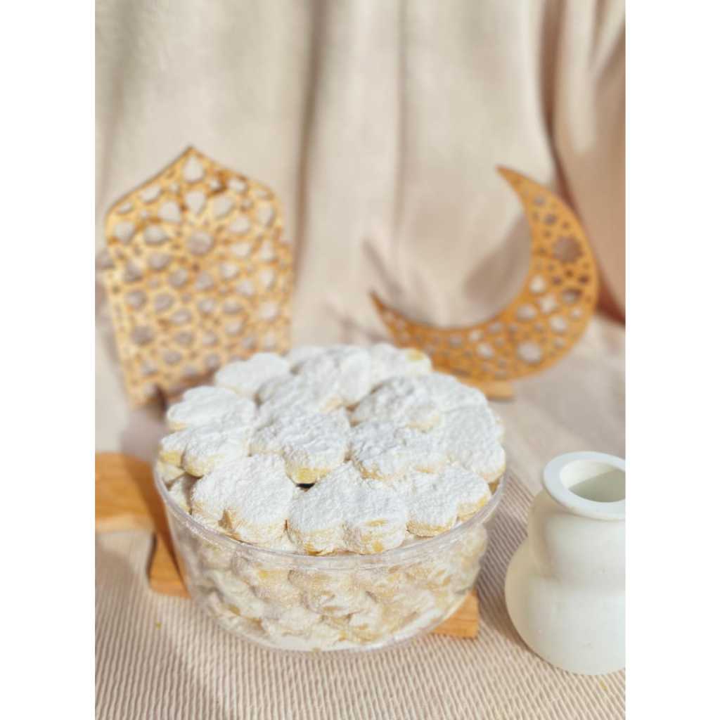 

KUE PUTRI SALJU LEMBUT HAMPERS LEBARAN