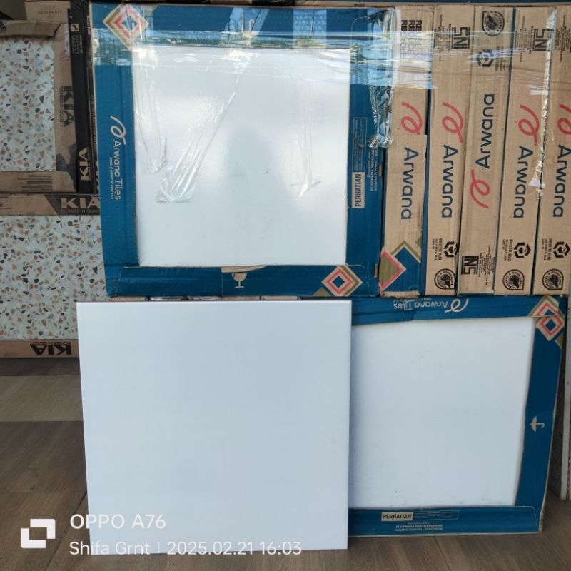 keramik lantai 40x40.Putih polos kw1/Arwana