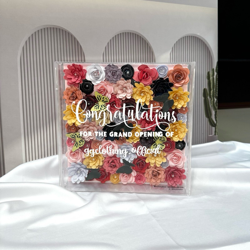 

( Custom- FREE GIFT BOX ) - GRADUATION GIFT/ WEDDING GIFT - BLOOMBOX IN ACRILIC BOX ( box bsa dibuka tutup )