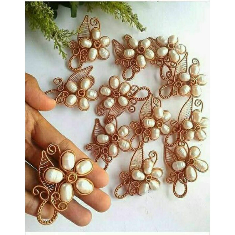 Bros Mutiara / aksesoris fashion / asesoris wanita / kado guru perempuan / gift box cewek / hampers