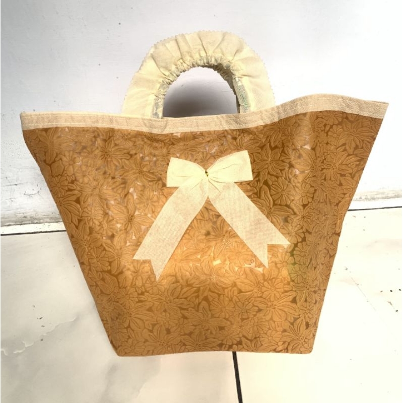 

(1 LUSIN = 12 PCS) TAS HAJATAN SARINI EMBOS PREMIUM / TAS BERKAT / TAS NASI KOTAK / TAS BELANJA