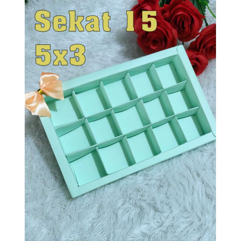 

Box Coklat Lembaran sekat 15 ( 5x3 ) / Box Coklat Praline /box coklat karakter/minimal order 5lembar