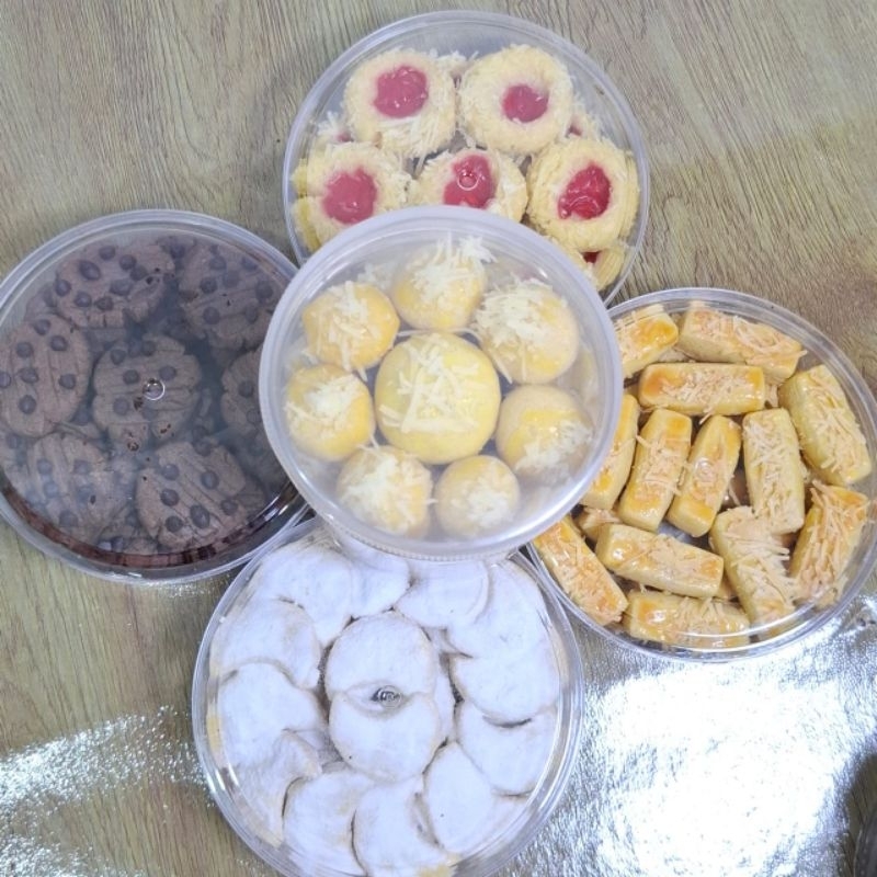 

KUE LEBARAN NASTAR, THUMPRINT COOKIES, KASTENGEL, CHOCO STIK COOKIES, BOLA COKELAT, CHOCOCHIPS TOPLES 500 GR