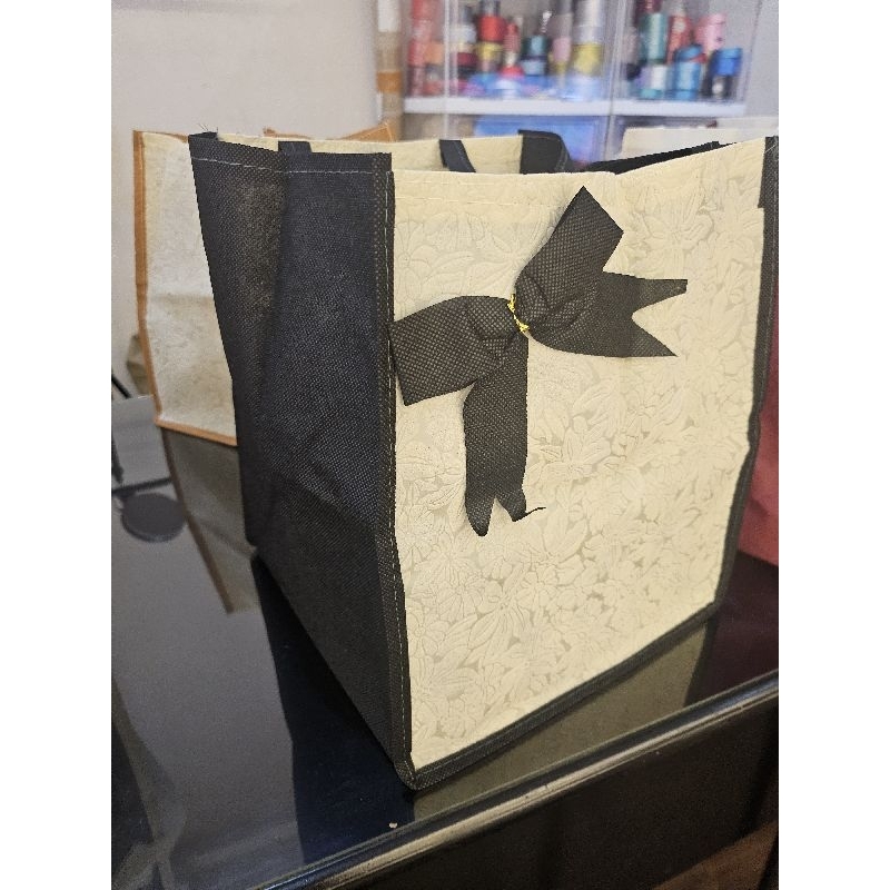 

6pcs Tas Spunbond Emboss 22x22 / 26x26 /Tas Hajatan