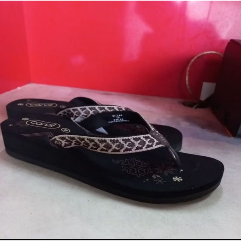 Sandal spon wedges wanita Carvil Della-L