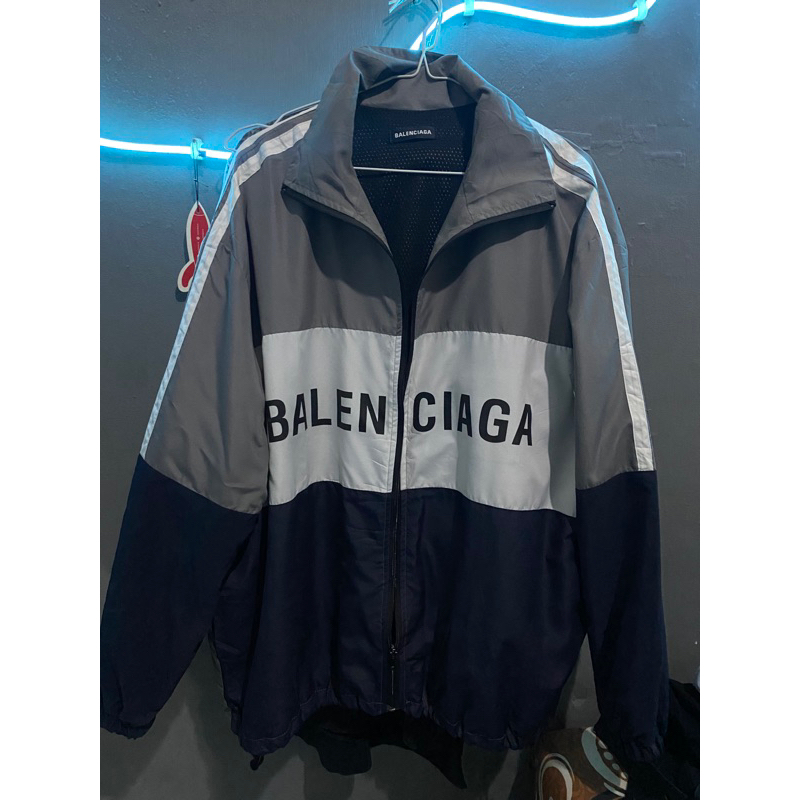 balenciaga windbreaker tracktop tracksuit parasut jacket bukan hoodie
