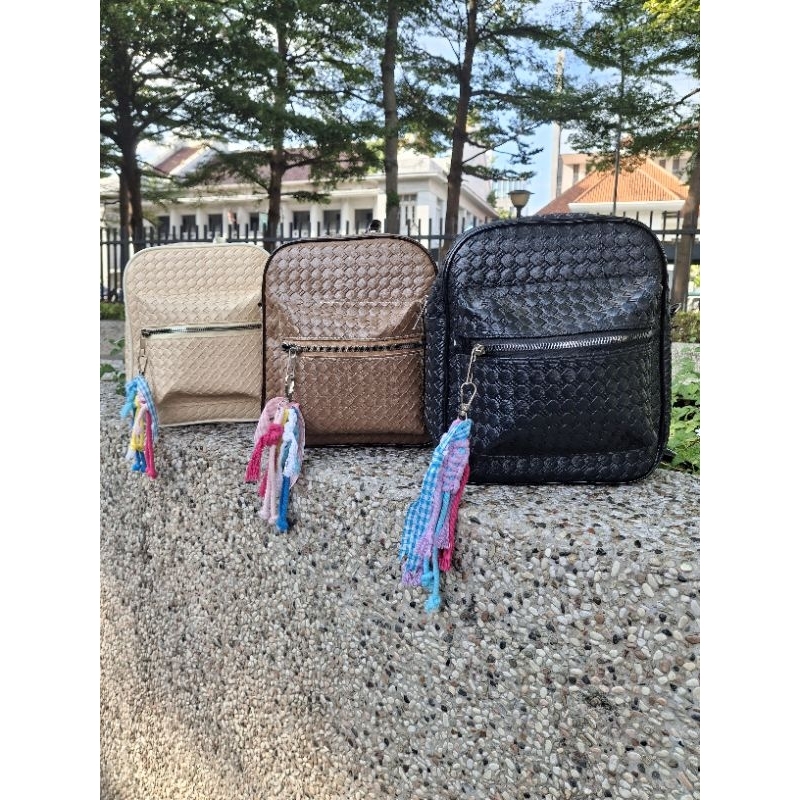Ransel Wanita Mona TIkar Dengan Gantungan Tas Fashion Wanita