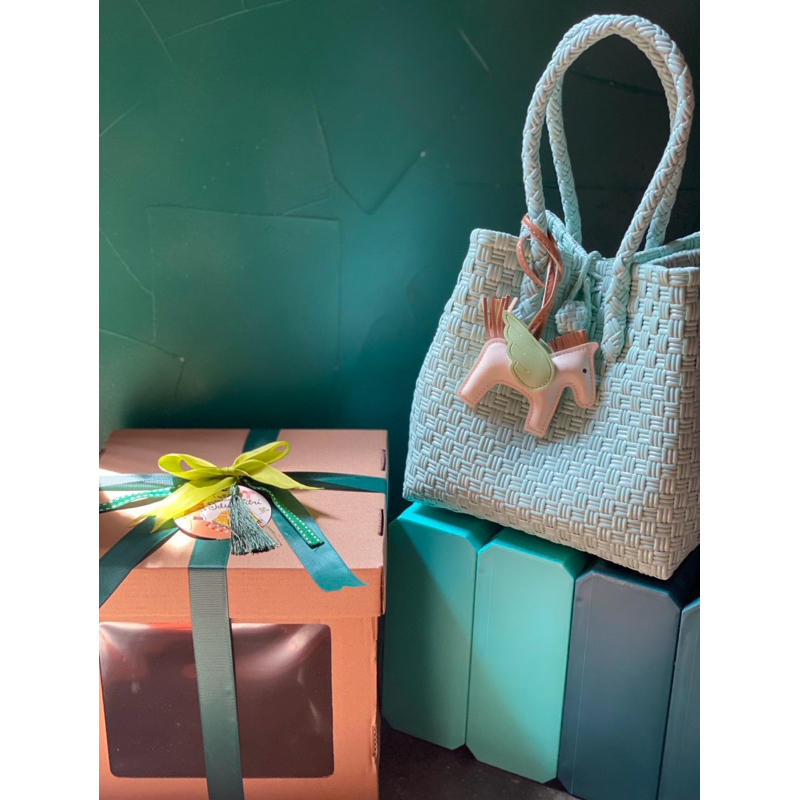 HAMPERS LEBARAN - Tas anyaman plastik dengan bag charm - bingkisan lebaran- bingkisan Ramadan- Green