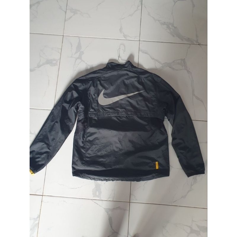 windbreaker nike