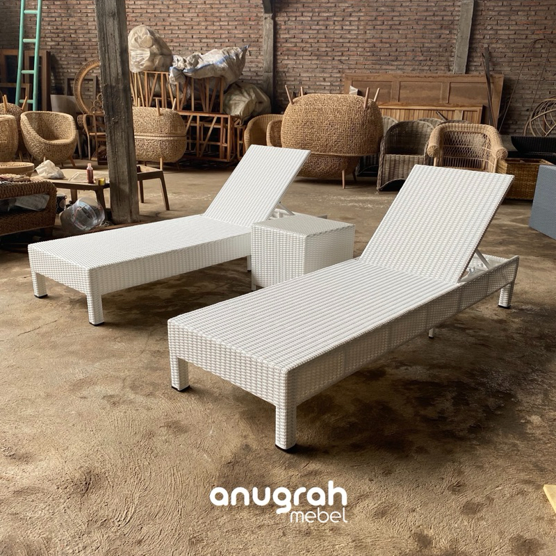 Sun Lounger Rotan Sintetis Premium / Kursi Berjemur Rotan Sintetis / Kursi Santai Kolam Renang