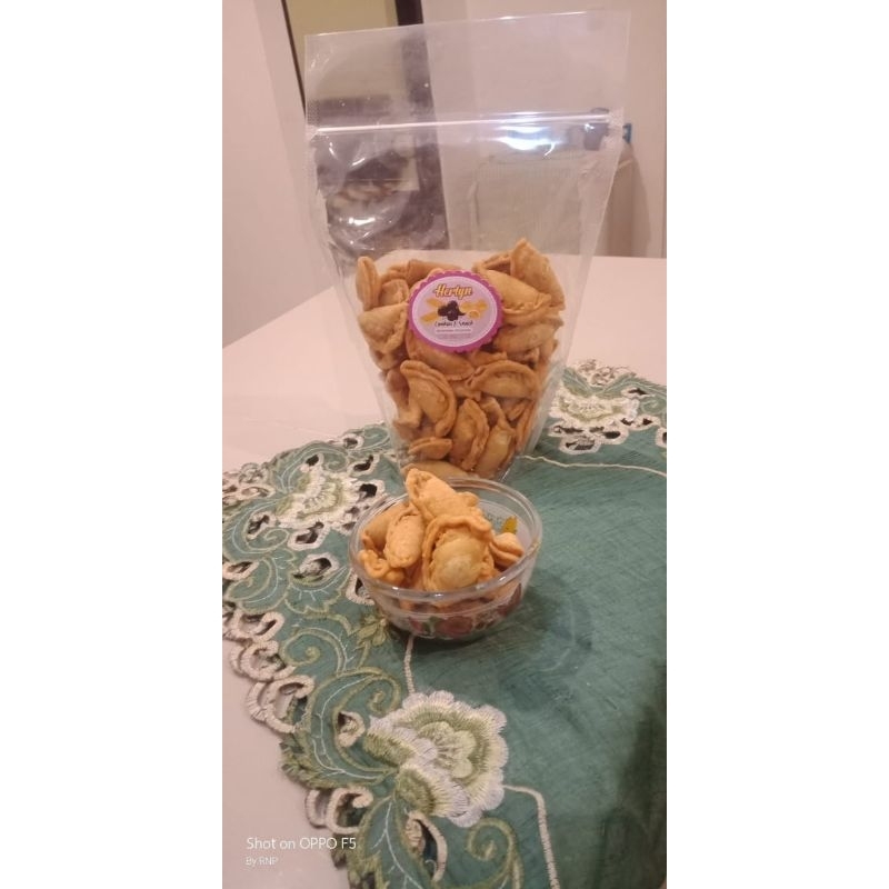 

pastel mini isi abon