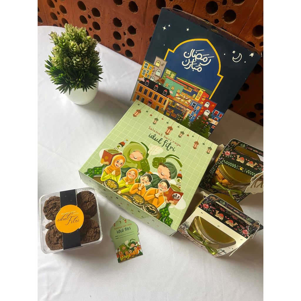 

Hampers Lebaran 2025 - isi 4 Toples Snack
