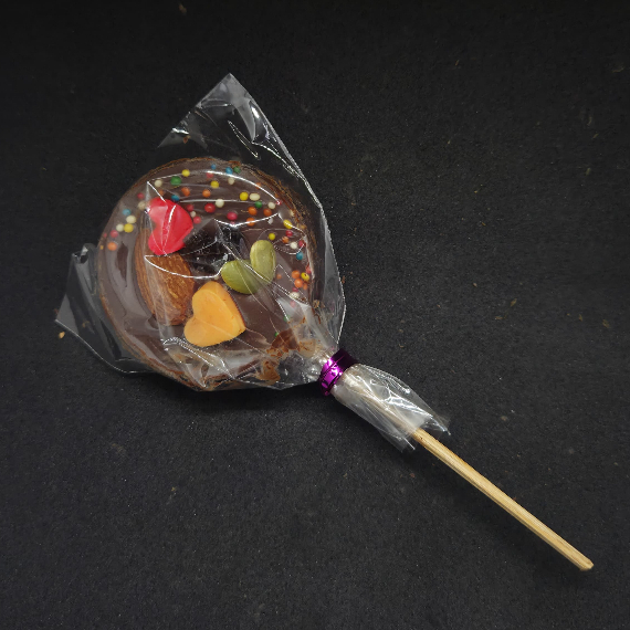 

Stenica Nuttopia Pop – Lolipop Dark Chocolate dengan Almond, Raisin, & Pumpkin Seed