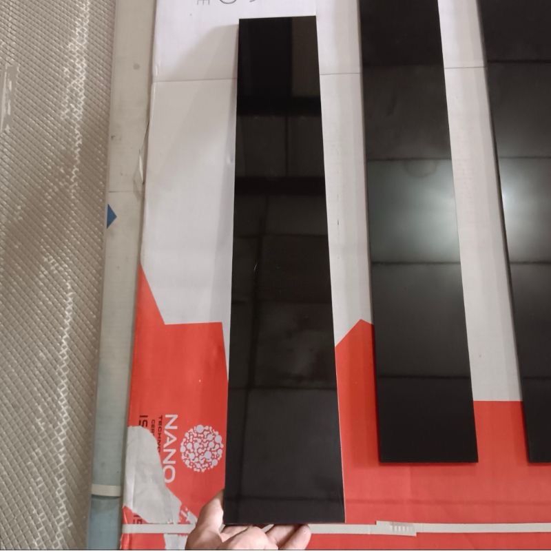 granit Lis plin dinding hitam polos 10x60 cm