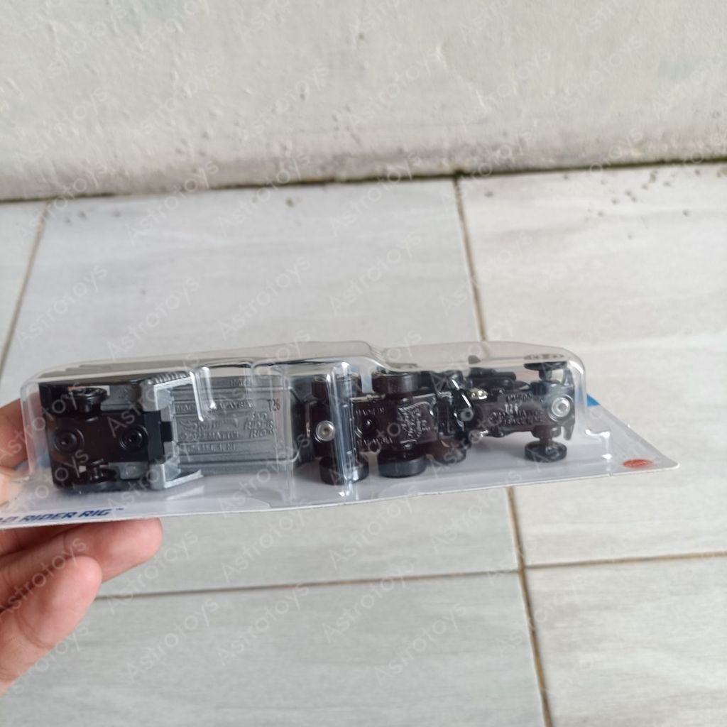 Hot Wheels Truck Towing Rad Rider Rig Track Fleet / Mainan Anak Diecast Metal Mobil Truk Hotwheels