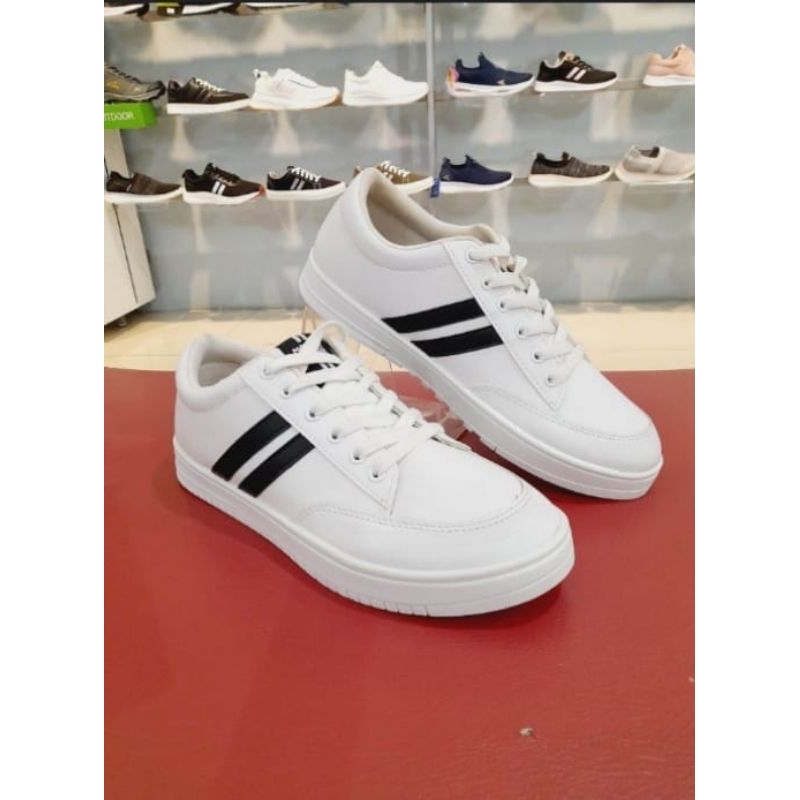 sepatu bata sport putih